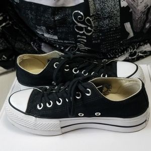 Chuck Taylor All Star Lo Platform Sneaker